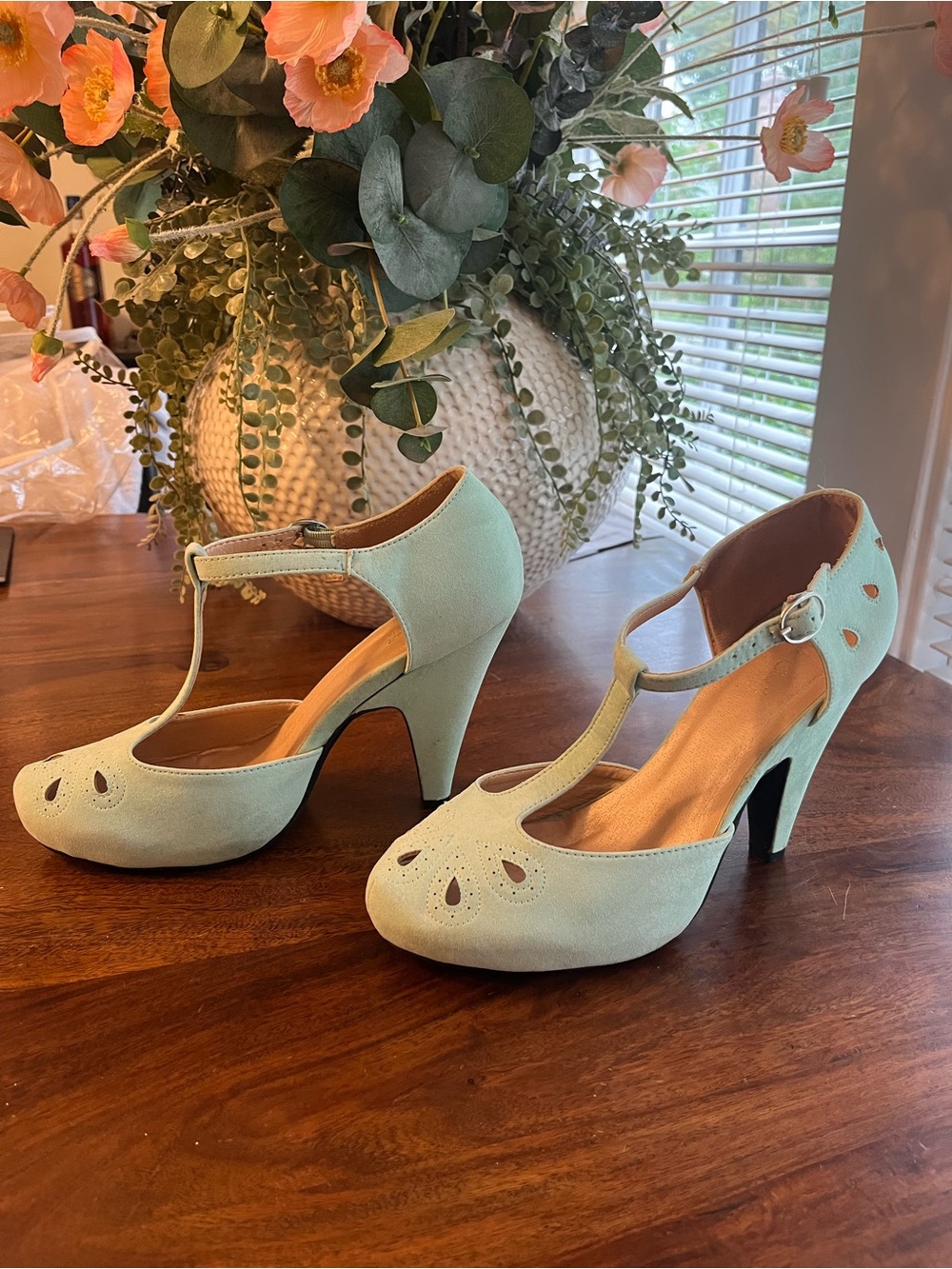 Mint Green Retro T-Strap Heels - Size 10 - Picture 2 of 9